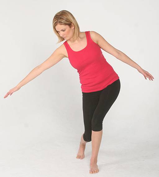 https://www.acefitness.org/images/webcontent/certifiednews/October_2014/LungewithSideReach.jpg